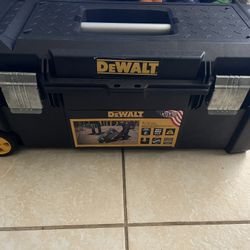 DeWalt DWST28100 28-inch Rolling Tool Box