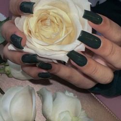 Uñas Acrílicas/ Garland 