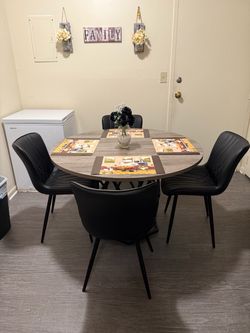 Round Dining Table Set with 4 Chairs