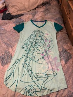 Used women’s Disney’s little mermaid pajamas size medium