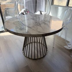 Round dining table – 45 inch