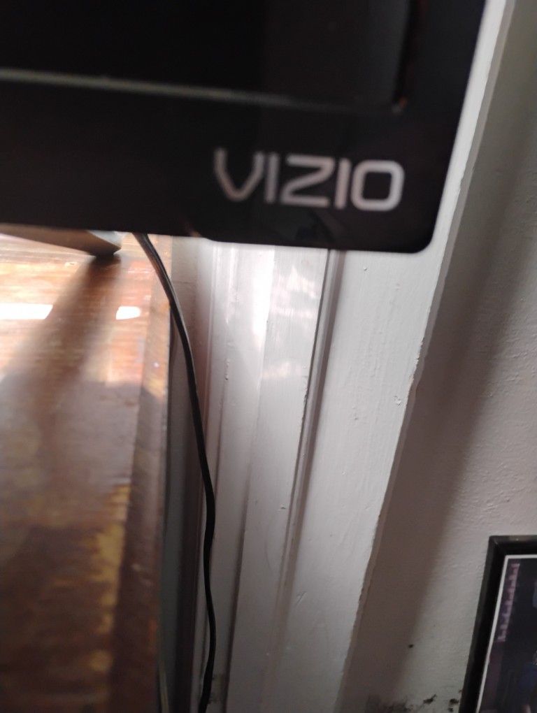 T.V. 45" Vizio TV Shart TV In Good Shape Everything Works Fine 1080p