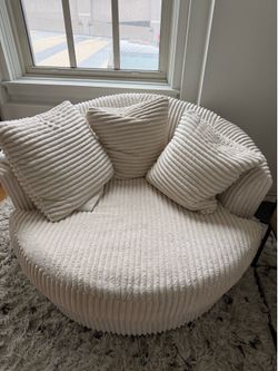 Large Swivel Chair