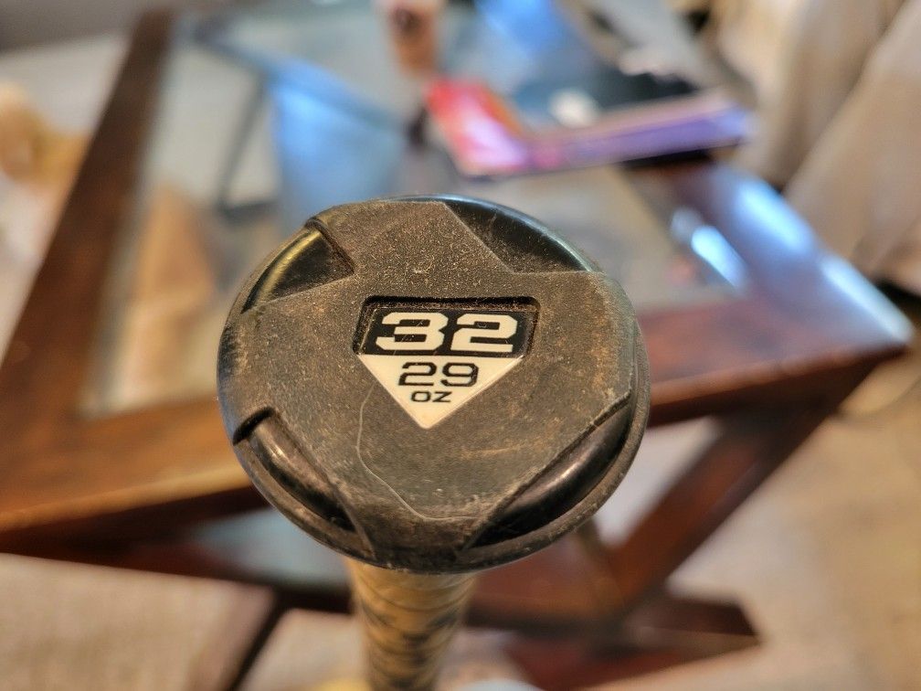 32× 29oz Demarini bat.