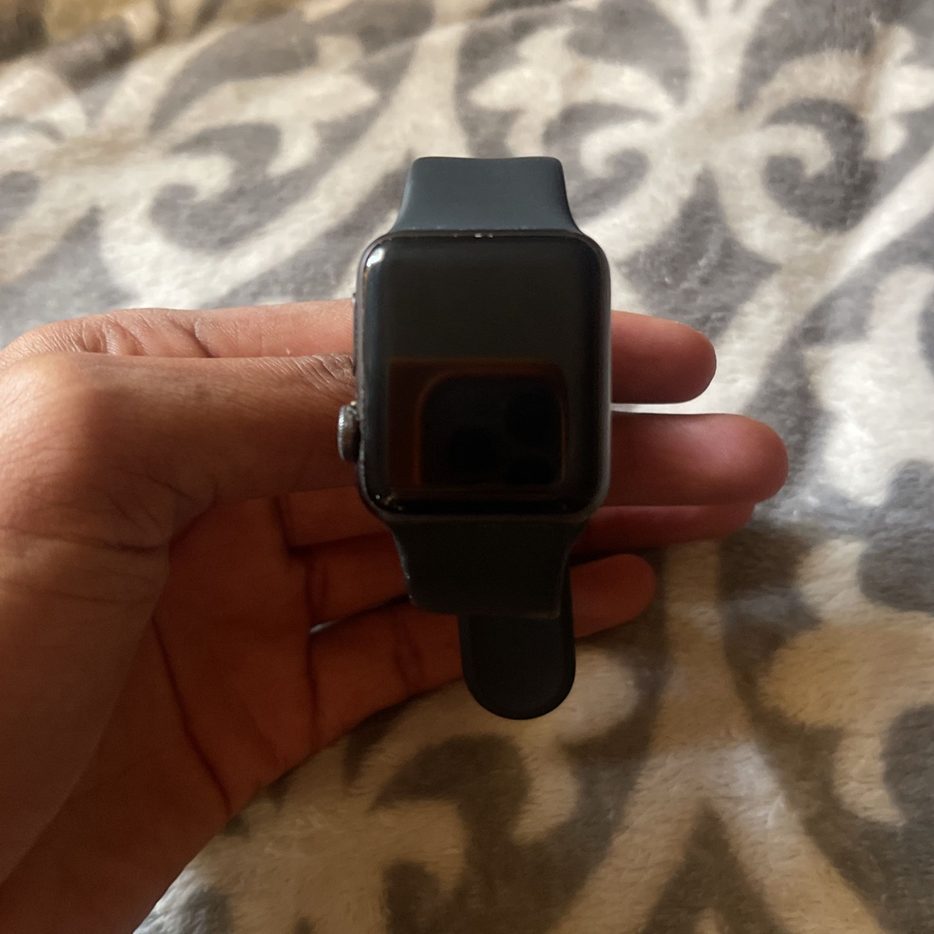 APPLE WATCH WITH CHARGER