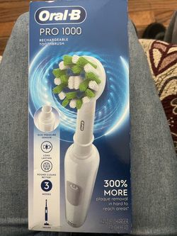 Oral-B Pro 1000 Rechargeable Electric Toothbrush
