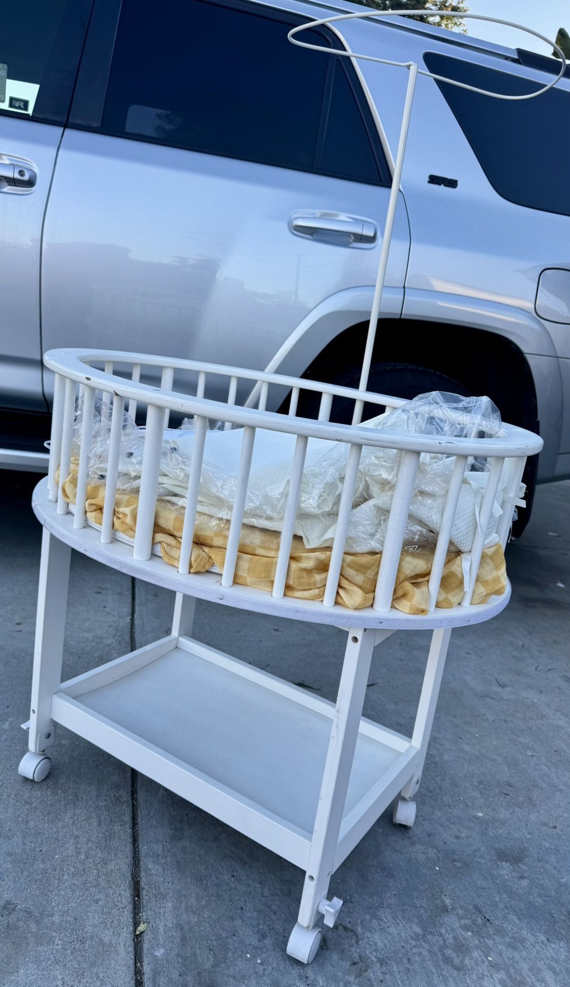 Baby Vintage Crib/bassinet