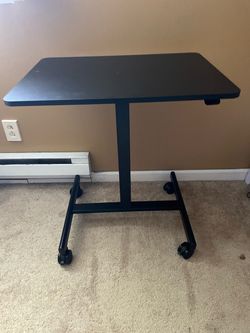 Adjustable Standing Desk – Excellent Condition!