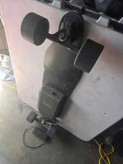 MAXFIELD electric 38" skateboard with charger (missing remote)
Used to be working good before remote control went missing.
Cash only
No offers ple
