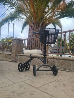 Steerable knee Walker