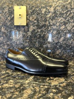 AUTHENTIC Gucci logo/Size 9.5 Men MADE IN ITALY