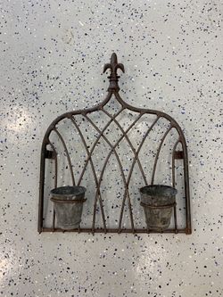 Flora de lis plant wall hanger