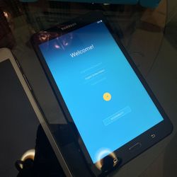 black SAMSUNG TABLET 8GB SM-T280