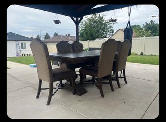 Dining room table