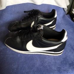 Nike Old School Sneakers Size US 7