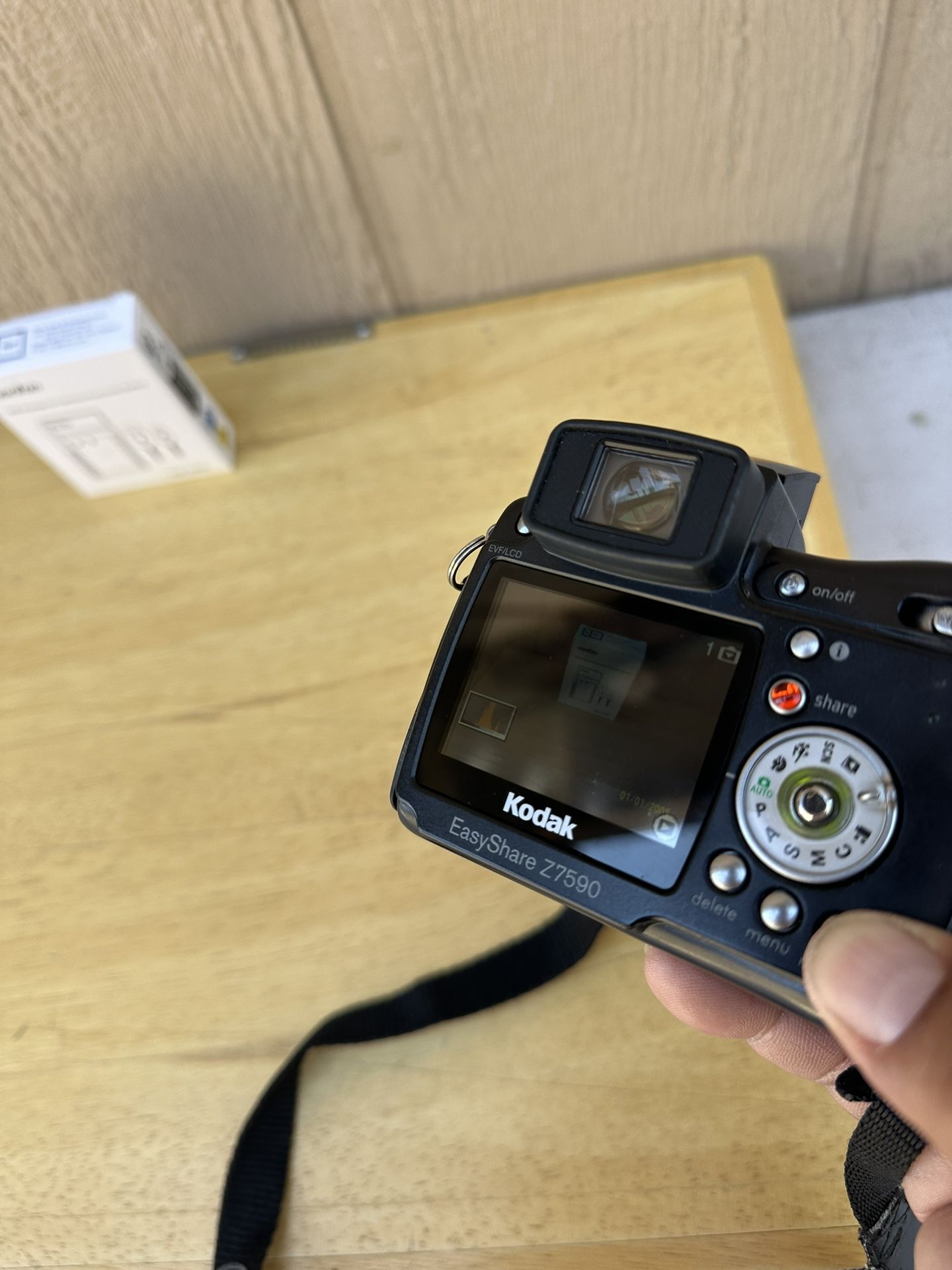 Kodak EasyShare Z7590 5.0MP 10x Zoom Digital Camera W Charger/Battery TESTED