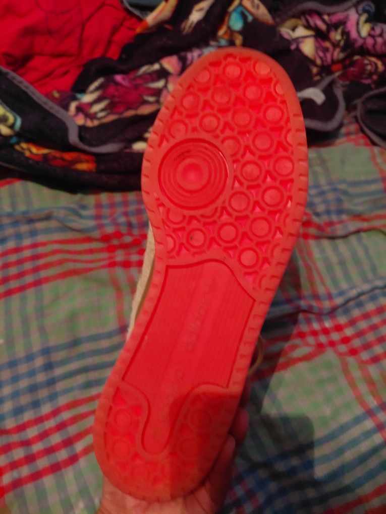 Adidas Sz 11 Worn Once Christmas GRINCH - www.greenwatershopping.com