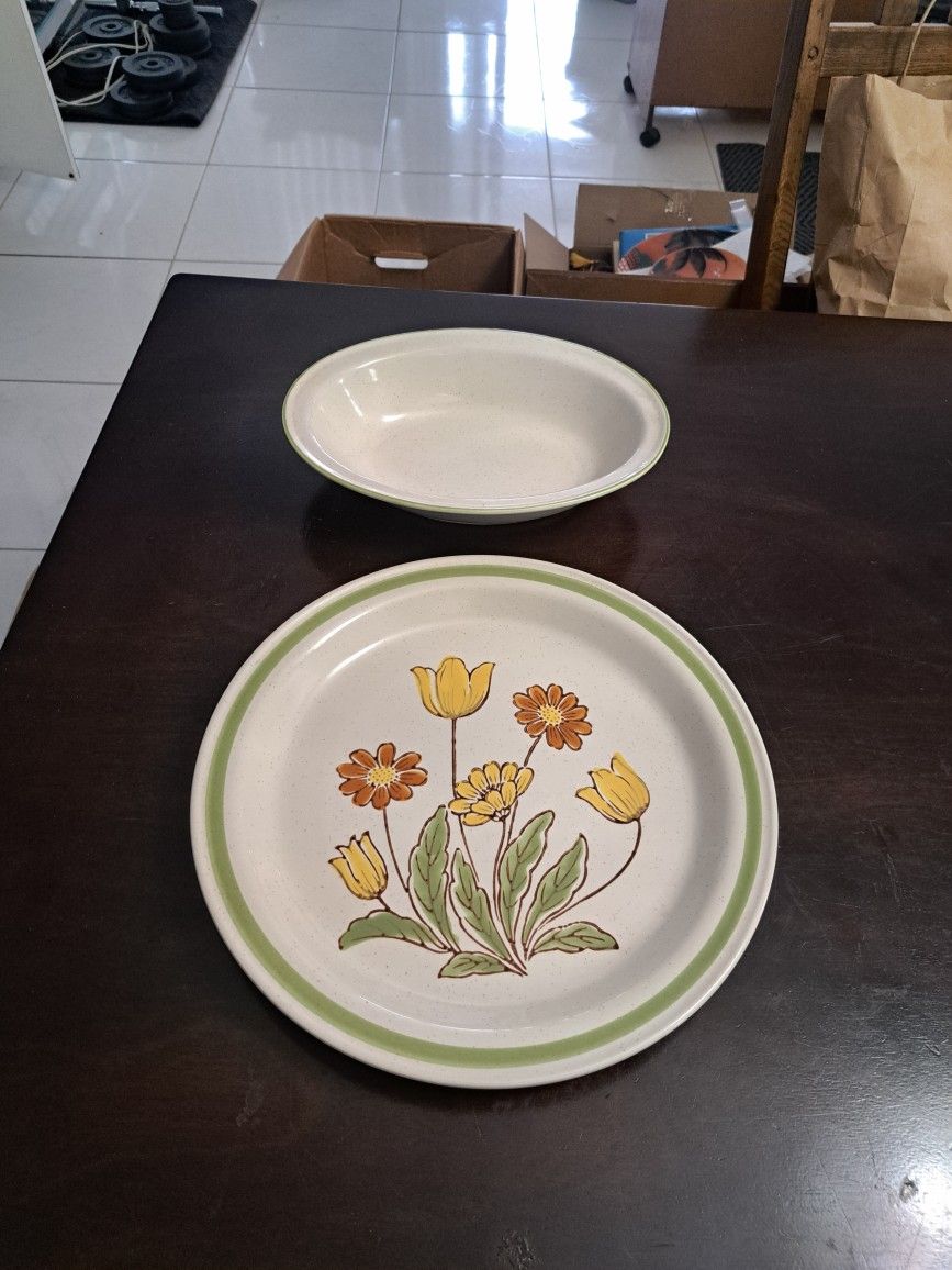 Country Casual Handpainted Stoneware Serving Set Of 2 Made In Japan Serving Platter 12.25" & Serving Bowl Oven & Dishwasher Safe 10.25" X 7.5"