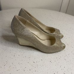 Simply Pelle Wedged Closed Heel size 9