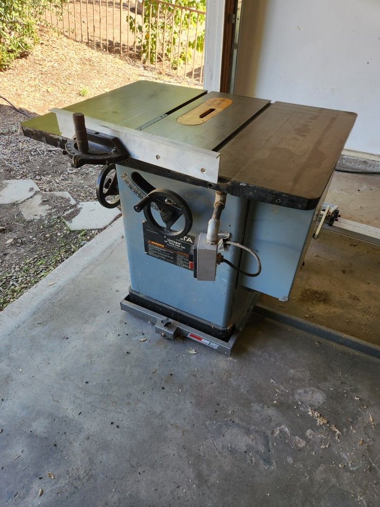 Delta Unisaw - ( Tablesaw )