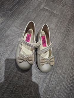 Girls size 8shoes