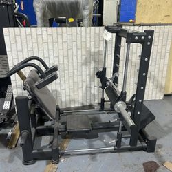 Plate loaded ergonomic hip thrust 