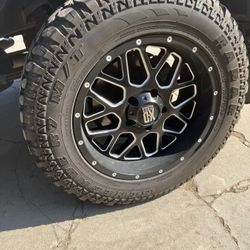 33 In Tires With 20 In Kmc Xd Series Bolt Pattern 5x150