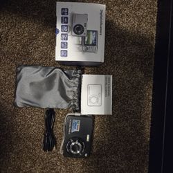 4K Digital Camera 48MP w/ Screen, Cable, Case – Like New