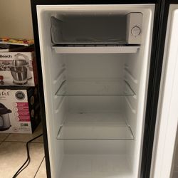 mini fridge 