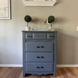 ✨Beautiful Solid Wood Dresser✨