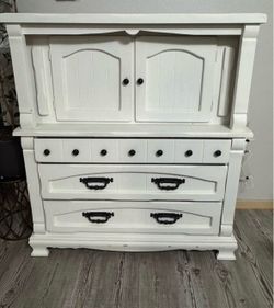 Hutch cabinet