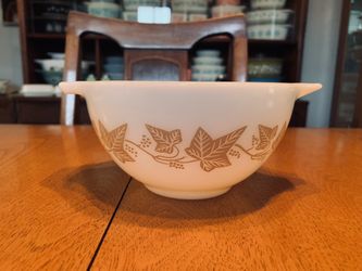 Vintage Pyrexx, 441 Cinderella Sandalwood