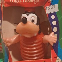 A 1970 Vintage Walt Disney Goofy pip squeek