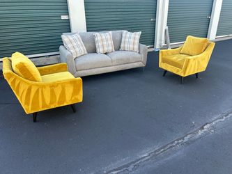 Couch and accent chairs cash only