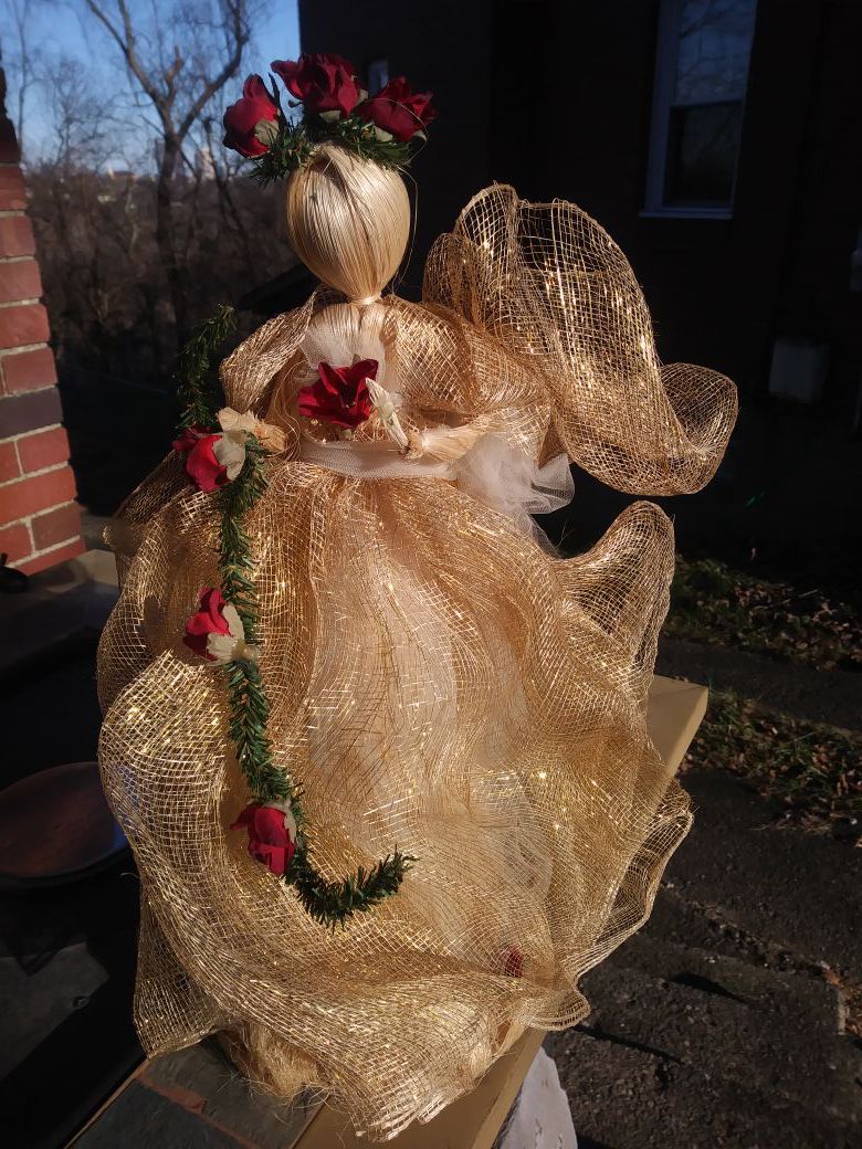 Angel with Red Roses/19 inches height
