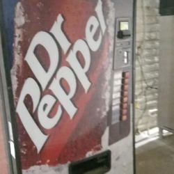 DR PEPPER 12 OZ CAN VENDING MACHINE 