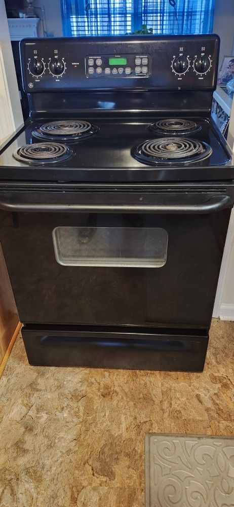 Blk GE, Fridge, Blk Self Clean Ge Stove