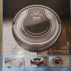 SHARK ION ROBOT RV720 VACUUM- BRAND NEW! 