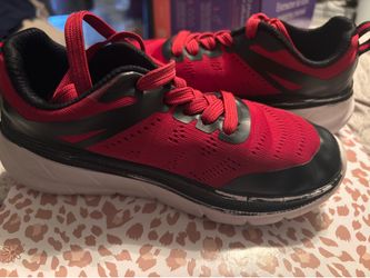 Boys tennis shoes size 2