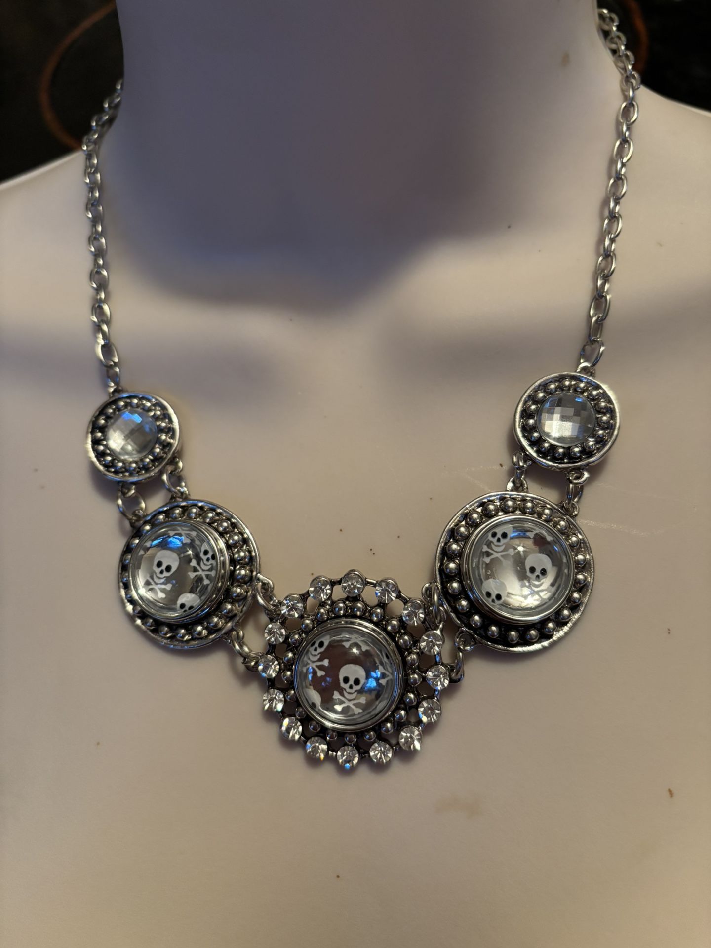 💎💀Halloween Skulls & Cross Bones Necklace Delightful & Whimsy 💀💎