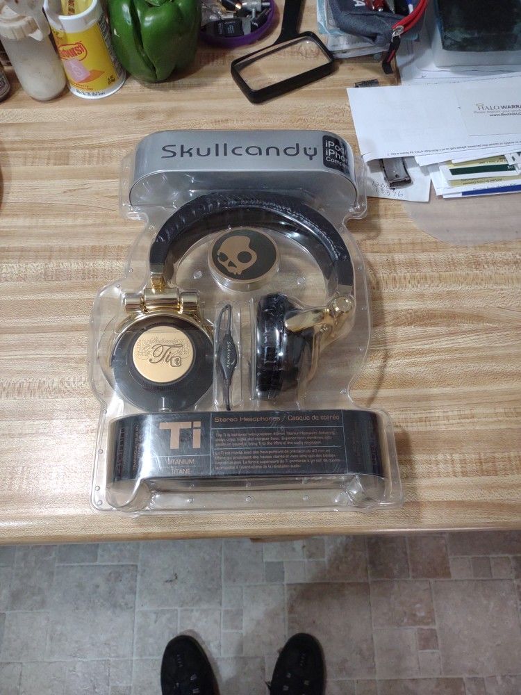 Skullcandy TI Stereo Headphones New In Package