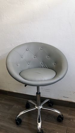 Vanity Roller Chair