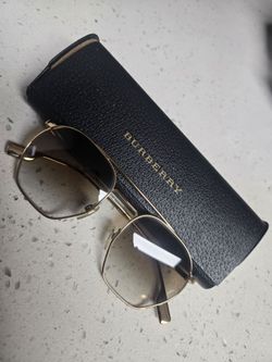 Burberry Ramsey BE3126 1017.    Sunglasses Gold metal frame.  Used-Good Condition