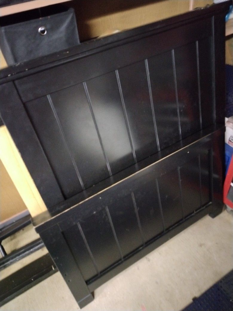 Twin Bed Frame w/Headboard And Footboard