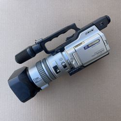 Sony Handycam VX2000 Camera