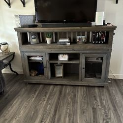 Entertainment center