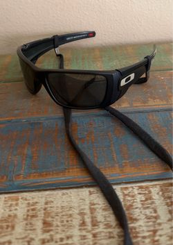 Oakley SI Fuel Cell American Heritage Sunglasses Matte Black Eagle Flag OO9096