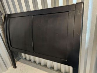 Headboard, footboard and side rails, boxspring and mattress