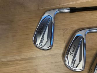 Titleist t350 iron set + Odyssey putter