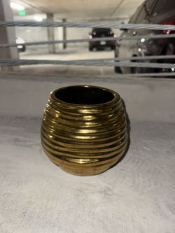 short gold decorative vase 